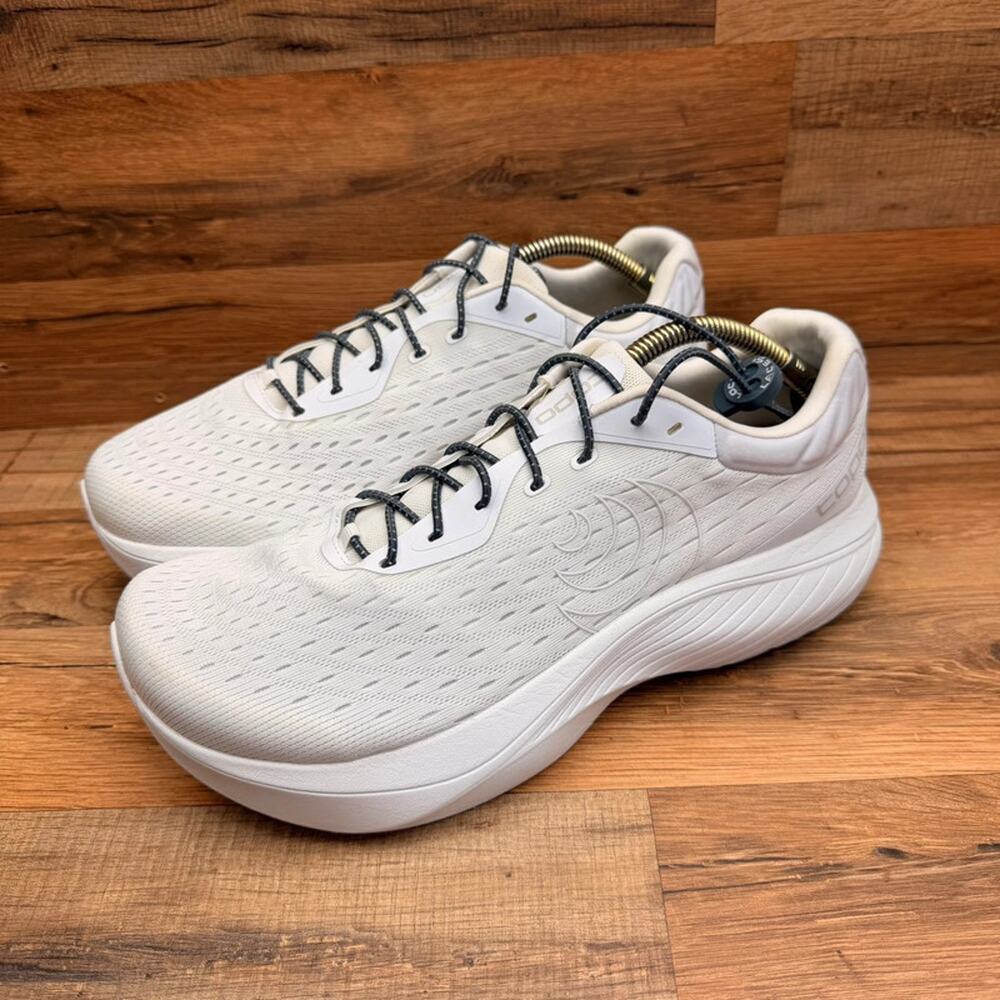 Topo Atmos Men's size 11.5 Athletic white  Running Shoes Sneakers